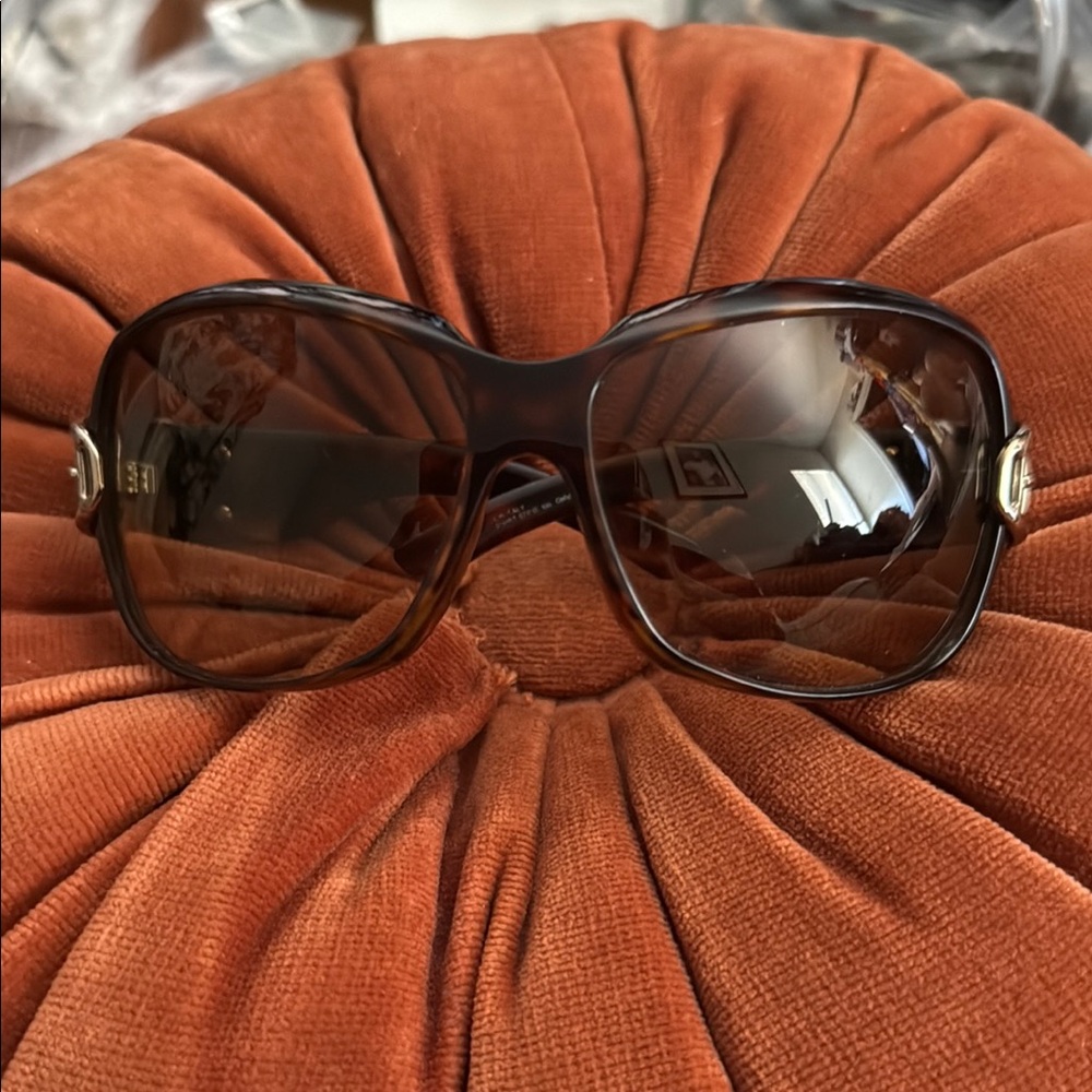 Vintage Gucci Brown Oversized Sunglasses with Metallic Accents